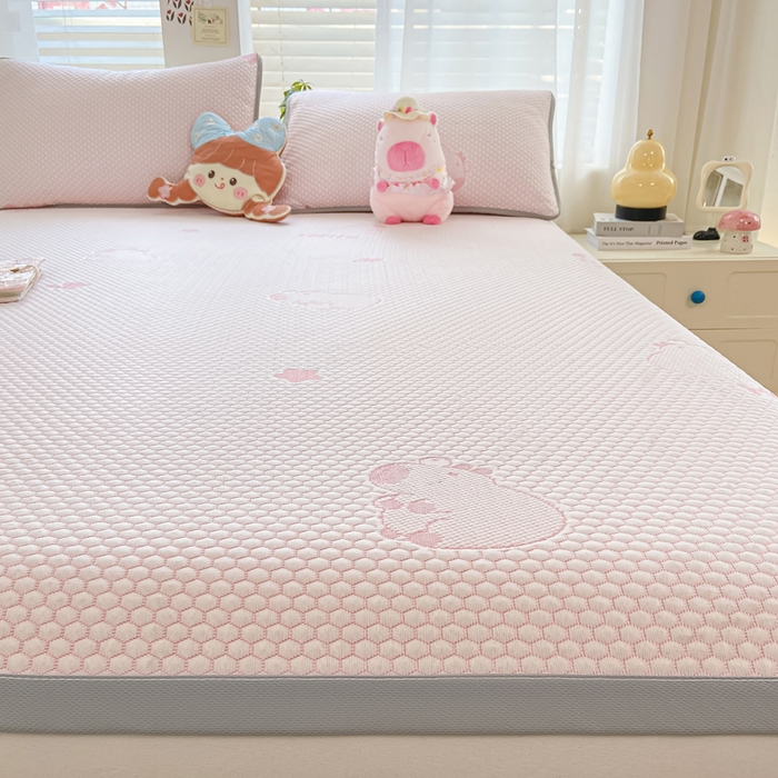 91家纺网 家纺一手货源 找家纺 梦初语 2025夏季新款冰丝凉感豆豆凉席床垫夏天学生宿舍可水洗单人席子凉席-直播爆款 卡皮巴拉-粉