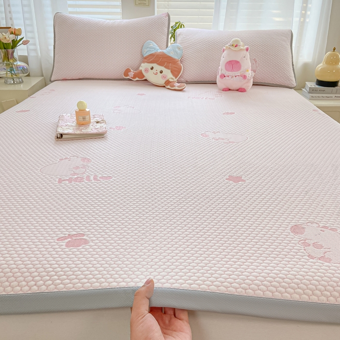 91家纺网 家纺一手货源 找家纺 梦初语 2025夏季新款冰丝凉感豆豆凉席床垫夏天学生宿舍可水洗单人席子凉席-直播爆款 卡皮巴拉-粉