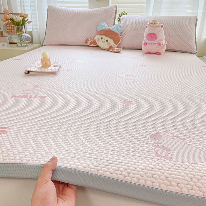 91家纺网 家纺一手货源 找家纺 梦初语 2025夏季新款冰丝凉感豆豆凉席床垫夏天学生宿舍可水洗单人席子凉席-直播爆款 卡皮巴拉-粉