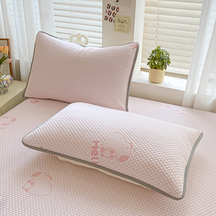 91家纺网 家纺一手货源 找家纺 梦初语 2025夏季新款冰丝凉感豆豆凉席床垫夏天学生宿舍可水洗单人席子凉席-直播爆款 卡皮巴拉-粉