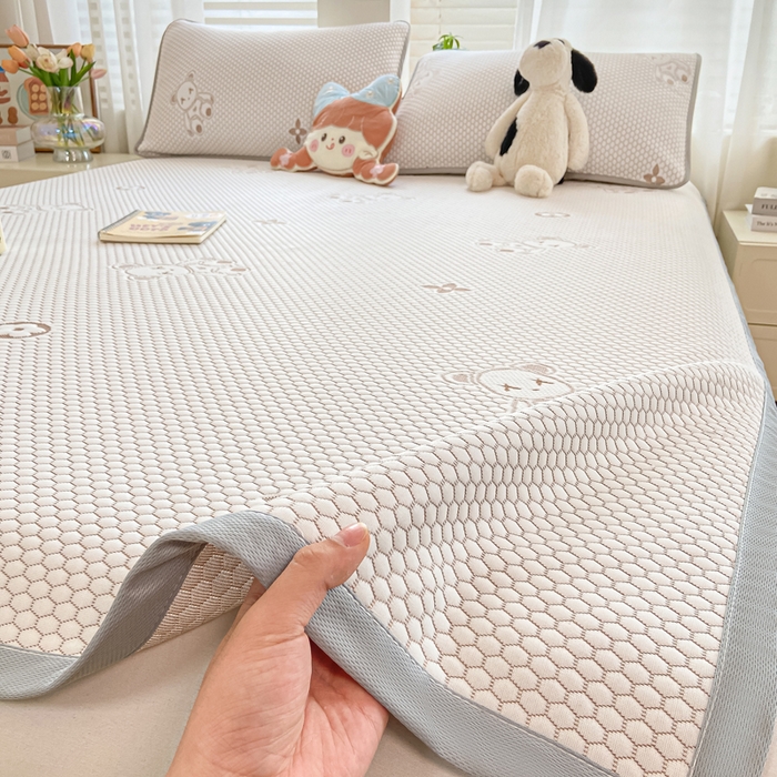 91家纺网 家纺一手货源 找家纺 梦初语 2025夏季新款冰丝凉感豆豆凉席床垫夏天学生宿舍可水洗单人席子凉席-直播爆款 暴力小熊-卡其