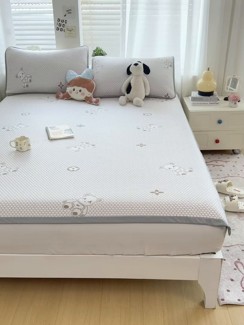 91家纺网 家纺一手货源 找家纺 梦初语 2025夏季新款冰丝凉感豆豆凉席床垫夏天学生宿舍可水洗单人席子凉席-直播爆款 暴力小熊-卡其