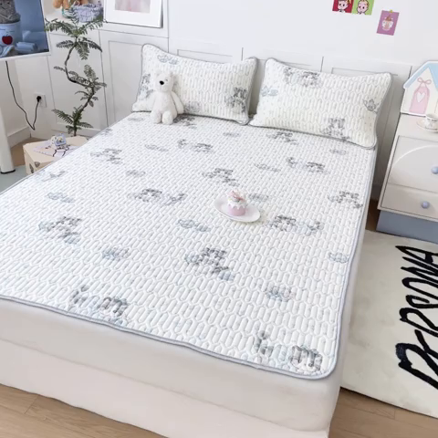 91家纺网 家纺一手货源 找家纺 沐慕 2025新款高克重小清新乳胶凉席-风格一 碎花小猫