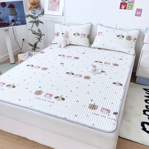 91家纺网 家纺一手货源 找家纺 沐慕 2025新款高克重小清新乳胶凉席-风格一 三小只