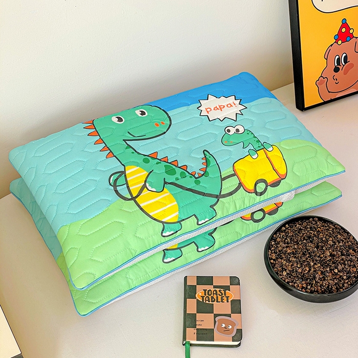 91家纺网 家纺一手货源 找家纺 卓昌枕芯 2025新款卡通儿童夏季冰丝荞麦羽丝绒枕头枕芯可拆卸 卡通恐龙 枕套加羽丝绒内胆30x50cm/只