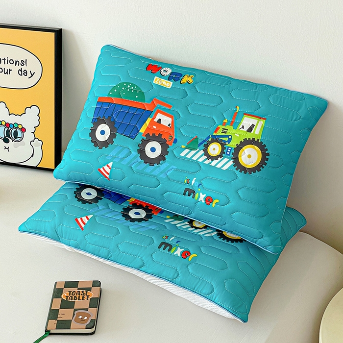 91家纺网 家纺一手货源 找家纺 卓昌枕芯 2025新款卡通儿童夏季冰丝荞麦羽丝绒枕头枕芯可拆卸 卡通汽车 枕套加羽丝绒内胆30x50cm/只