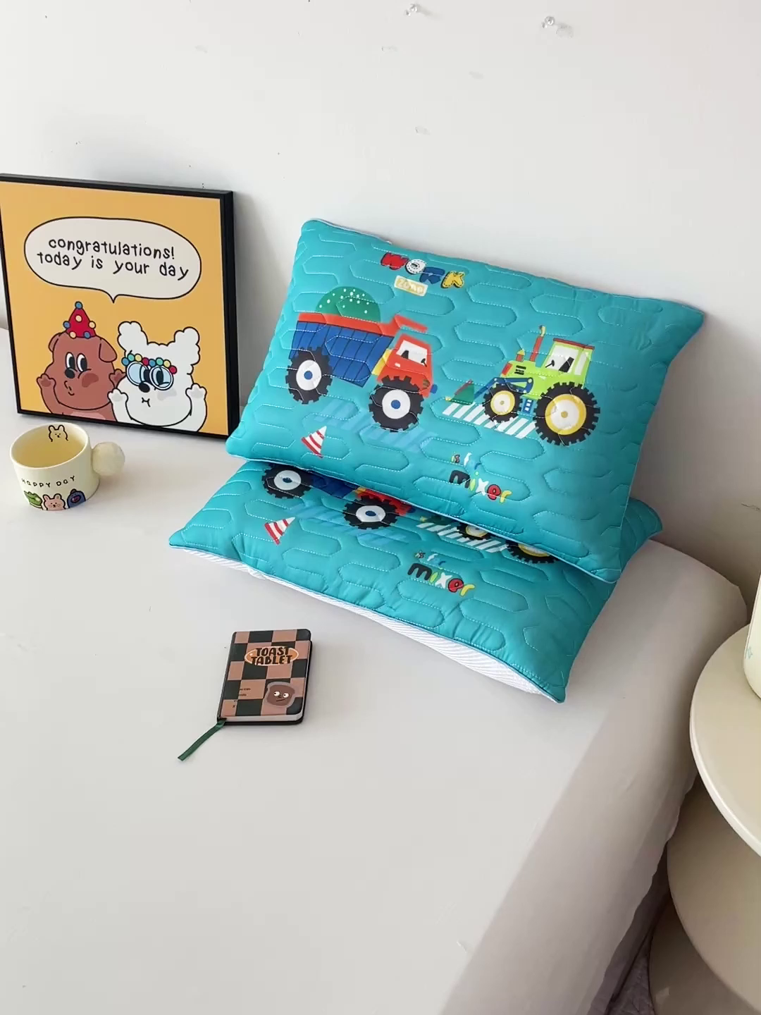 91家纺网 家纺一手货源 找家纺 卓昌枕芯 2025新款卡通儿童夏季冰丝荞麦羽丝绒枕头枕芯可拆卸 卡通汽车 枕套加羽丝绒内胆30x50cm/只