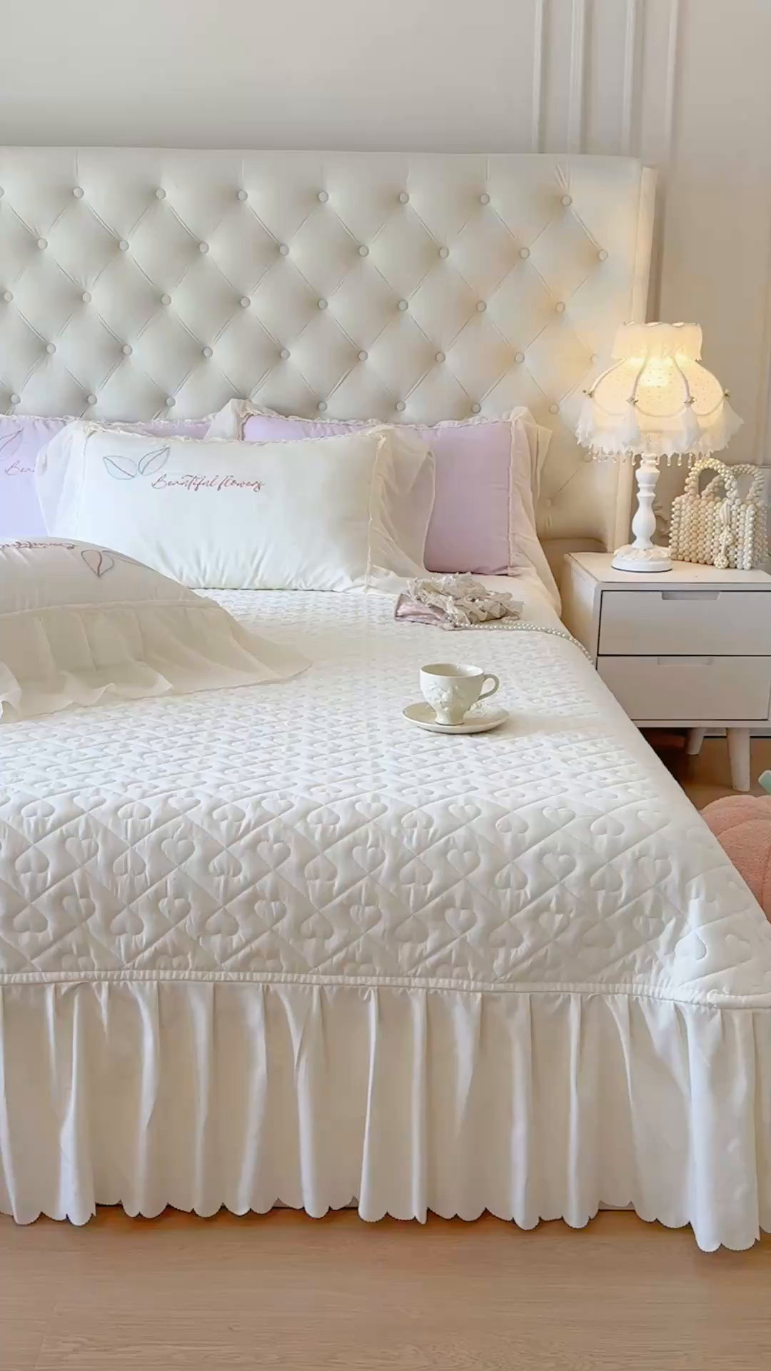 91家纺网 家纺一手货源 找家纺 宅家居 2025新款法式花边浪漫花卉爱心刺绣绗绣床盖夏被夏凉被空调被四件套-玫瑰之恋 玫瑰之恋-奶白