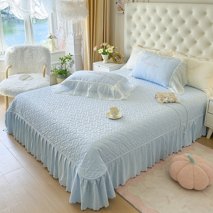 91家纺网 家纺一手货源 找家纺 宅家居 2025新款法式花边浪漫花卉爱心刺绣绗绣床盖夏被夏凉被空调被四件套-玫瑰之恋 玫瑰之恋-浅蓝