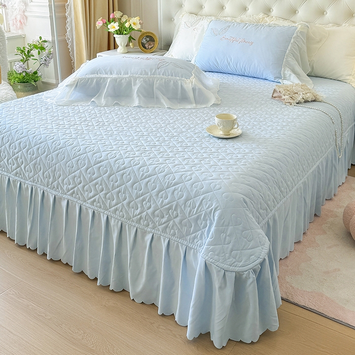 91家纺网 家纺一手货源 找家纺 宅家居 2025新款法式花边浪漫花卉爱心刺绣绗绣床盖夏被夏凉被空调被四件套-玫瑰之恋 玫瑰之恋-浅蓝