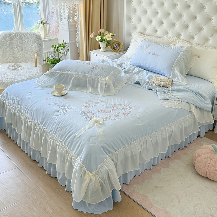 91家纺网 家纺一手货源 找家纺 宅家居 2025新款法式花边浪漫花卉爱心刺绣绗绣床盖夏被夏凉被空调被四件套-玫瑰之恋 玫瑰之恋-浅蓝