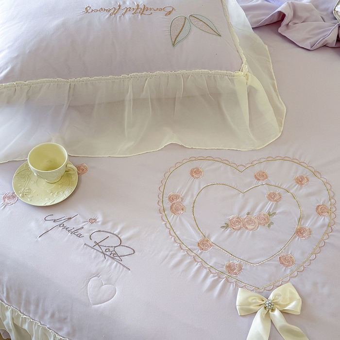 91家纺网 家纺一手货源 找家纺 宅家居 2025新款法式花边浪漫花卉爱心刺绣绗绣床盖夏被夏凉被空调被四件套-玫瑰之恋 玫瑰之恋-浅紫