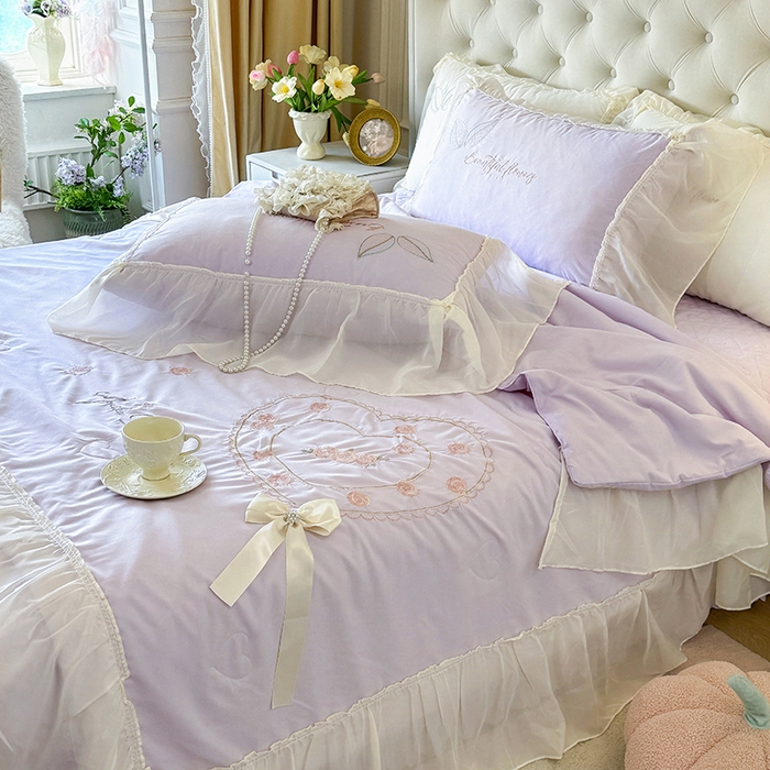 91家纺网 家纺一手货源 找家纺 宅家居 2025新款法式花边浪漫花卉爱心刺绣绗绣床盖夏被夏凉被空调被四件套-玫瑰之恋 玫瑰之恋-浅紫