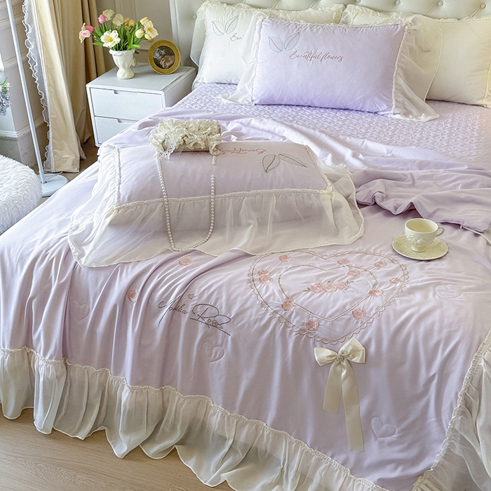 91家纺网 家纺一手货源 找家纺 宅家居 2025新款法式花边浪漫花卉爱心刺绣绗绣床盖夏被夏凉被空调被四件套-玫瑰之恋 玫瑰之恋-浅紫