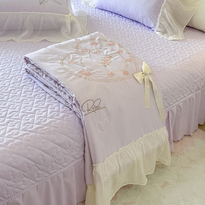 91家纺网 家纺一手货源 找家纺 宅家居 2025新款法式花边浪漫花卉爱心刺绣绗绣床盖夏被夏凉被空调被四件套-玫瑰之恋 玫瑰之恋-浅紫