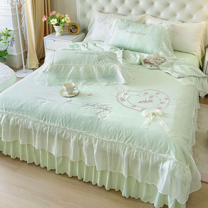 91家纺网 家纺一手货源 找家纺 宅家居 2025新款法式花边浪漫花卉爱心刺绣绗绣床盖夏被夏凉被空调被四件套-玫瑰之恋 玫瑰之恋-水绿