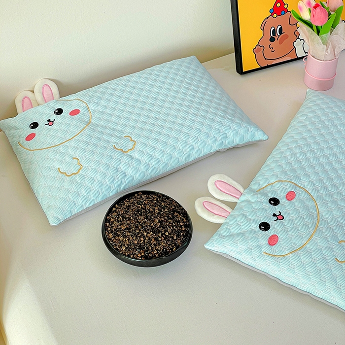 91家纺网 家纺一手货源 找家纺 卓昌枕芯 2025新款卡通儿童夏季荞麦羽丝绒枕芯凉豆豆枕头可拆卸 浅蓝-小兔 枕套加羽丝绒内胆30x50cm/只