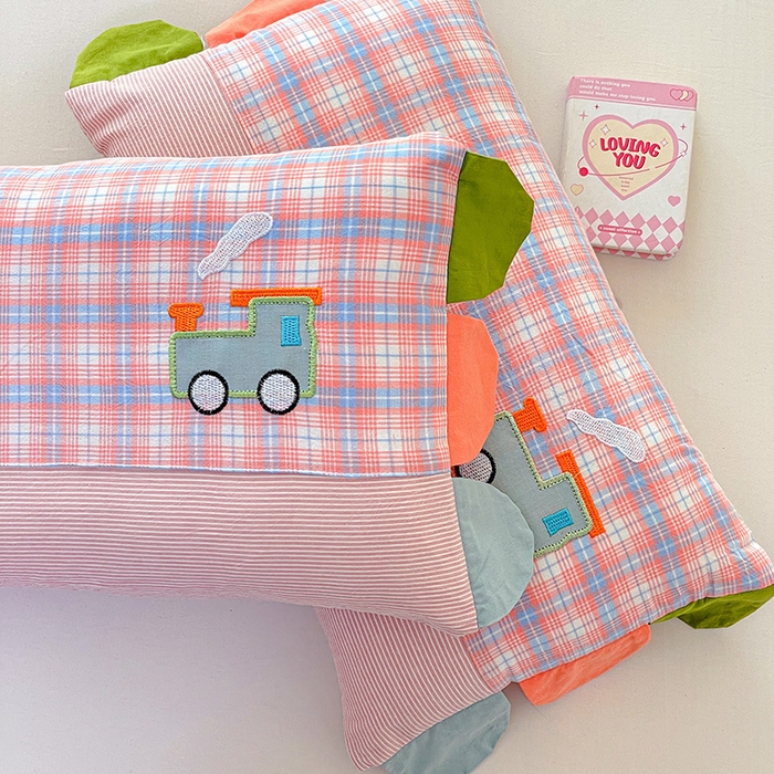 91家纺网 家纺一手货源 找家纺 卓昌枕芯 2025新款卡通全棉纯棉水洗棉儿童荞麦羽丝绒枕头枕芯可拆卸 粉格-火车 枕套加羽丝绒内胆30x50cm/只