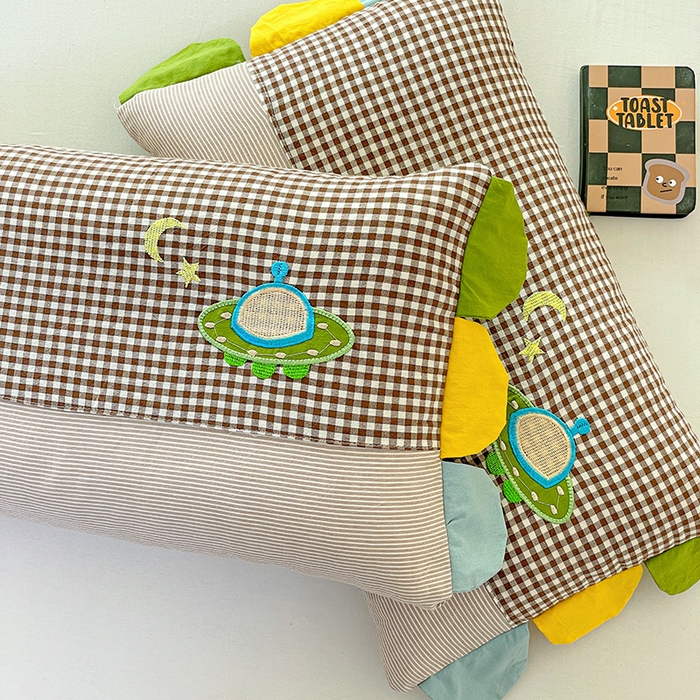 91家纺网 家纺一手货源 找家纺 卓昌枕芯 2025新款卡通全棉纯棉水洗棉儿童荞麦羽丝绒枕头枕芯可拆卸 咖格-飞船 枕套加羽丝绒内胆30x50cm/只