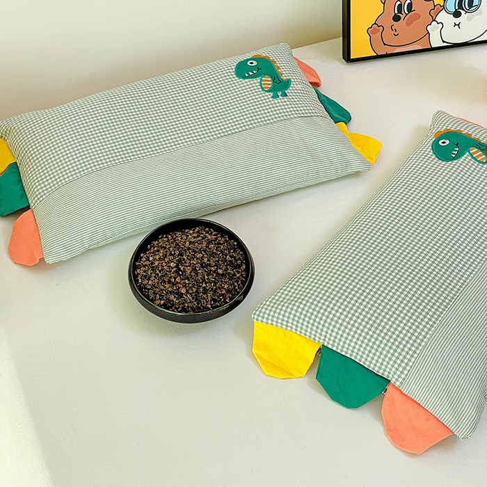 91家纺网 家纺一手货源 找家纺 卓昌枕芯 2025新款卡通全棉纯棉水洗棉儿童荞麦羽丝绒枕头枕芯可拆卸 绿格-恐龙 枕套加荞麦壳内胆30x50cm/只