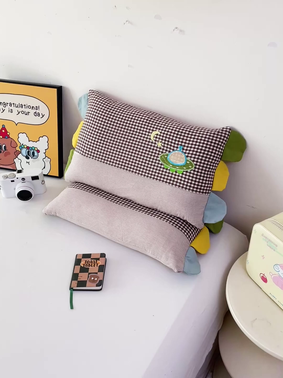 91家纺网 家纺一手货源 找家纺 卓昌枕芯 2025新款卡通全棉纯棉水洗棉儿童荞麦羽丝绒枕头枕芯可拆卸 咖格-飞船 枕套加羽丝绒内胆30x50cm/只