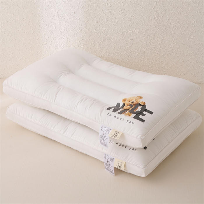 91家纺网 家纺一手货源 找家纺 大熊枕芯 2025新款全棉纯棉小熊亲子护颈款枕芯枕头 小熊护颈枕 48x74cm成人款/只