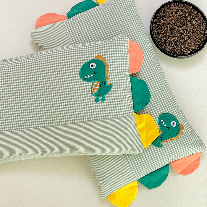91家纺网 家纺一手货源 找家纺 卓昌枕芯 2025新款卡通全棉纯棉水洗棉儿童荞麦羽丝绒枕头枕芯可拆卸 绿格-恐龙 枕套加羽丝绒内胆30x50cm/只