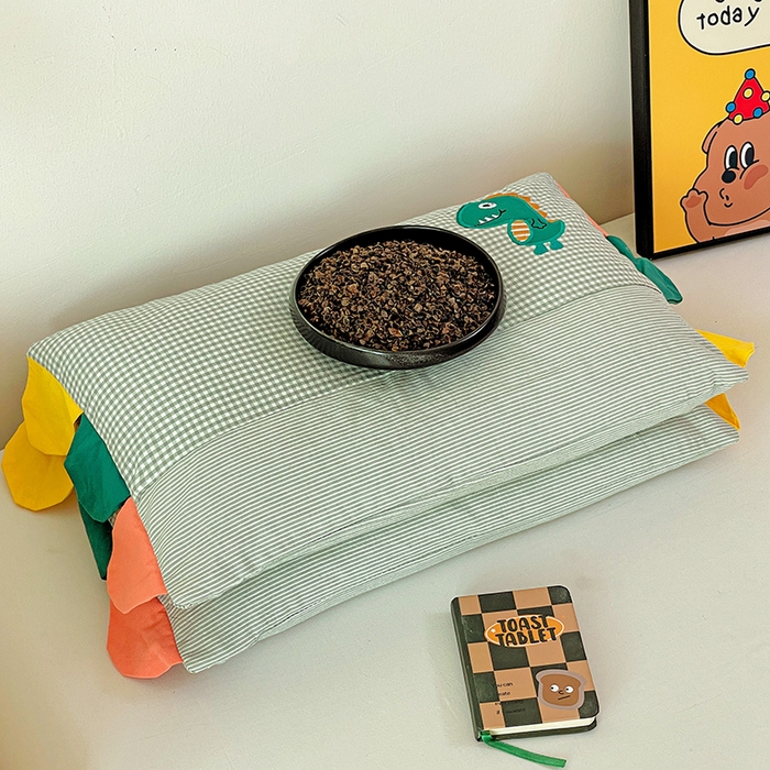 91家纺网 家纺一手货源 找家纺 卓昌枕芯 2025新款卡通全棉纯棉水洗棉儿童荞麦羽丝绒枕头枕芯可拆卸 绿格-恐龙 枕套加羽丝绒内胆30x50cm/只