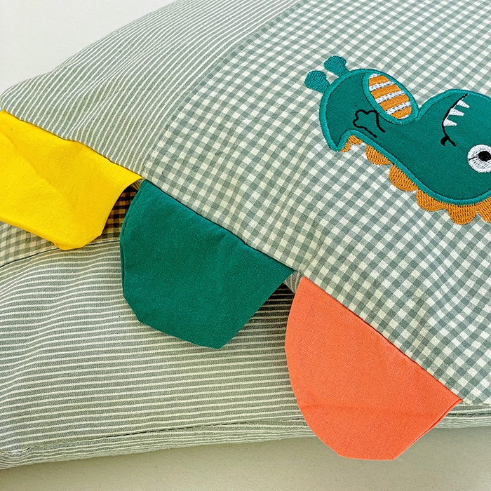 91家纺网 家纺一手货源 找家纺 卓昌枕芯 2025新款卡通全棉纯棉水洗棉儿童荞麦羽丝绒枕头枕芯可拆卸 绿格-恐龙 枕套加羽丝绒内胆30x50cm/只