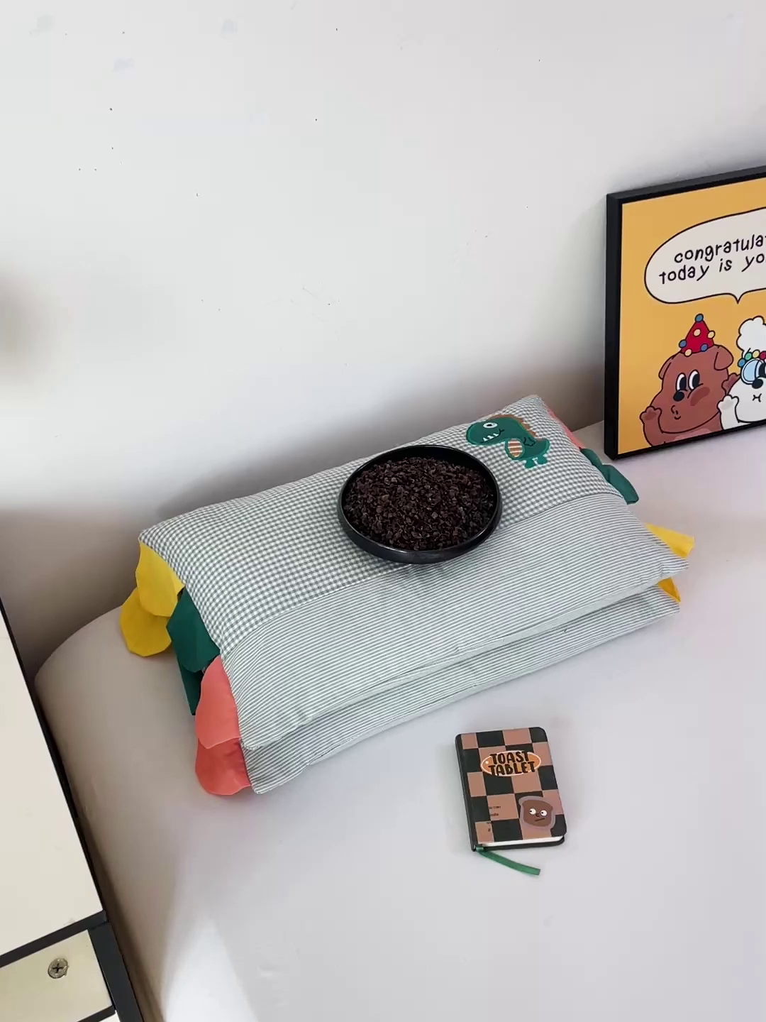 91家纺网 家纺一手货源 找家纺 卓昌枕芯 2025新款卡通全棉纯棉水洗棉儿童荞麦羽丝绒枕头枕芯可拆卸 绿格-恐龙 枕套加羽丝绒内胆30x50cm/只