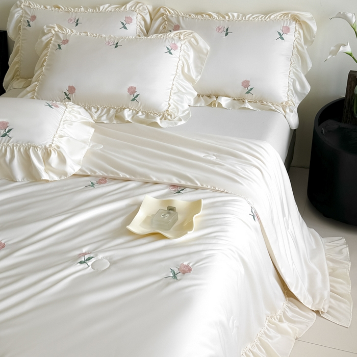 91家纺网 家纺一手货源 找家纺 （总）红嘴企鹅 2025新款冰丝贴边花边夏被夏凉被空调被四件套