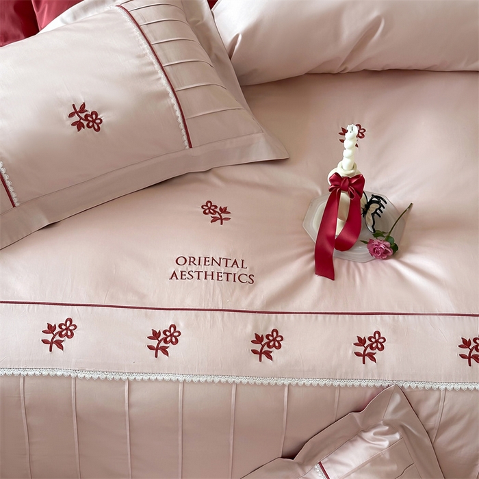 91家纺网 家纺一手货源 找家纺 红番天家居馆 2025新款全棉纯棉贡缎长绒棉手工捏折刺绣蕾丝四件套-觅春 觅春-夹心粉