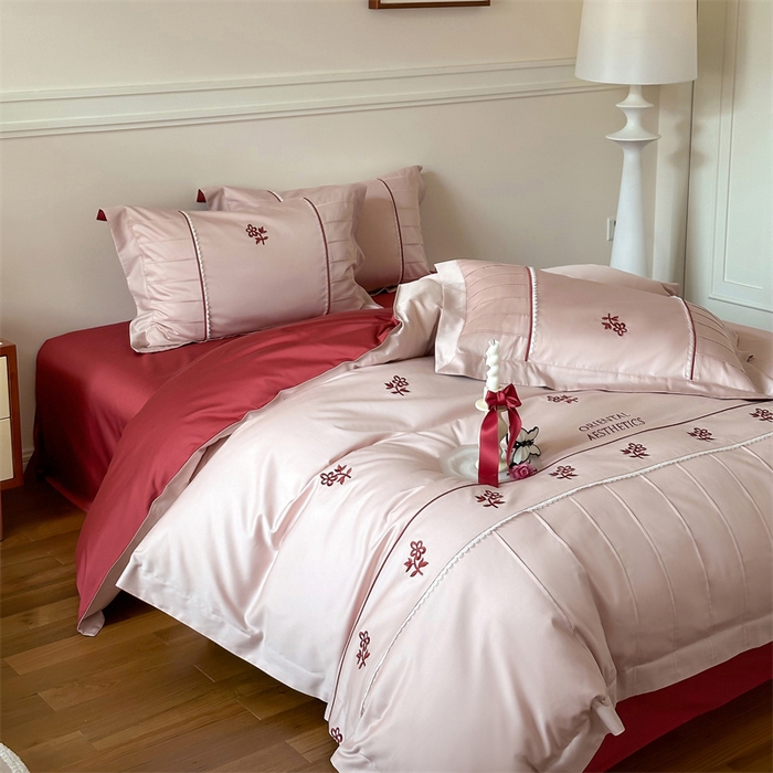 91家纺网 家纺一手货源 找家纺 红番天家居馆 2025新款全棉纯棉贡缎长绒棉手工捏折刺绣蕾丝四件套-觅春 觅春-夹心粉