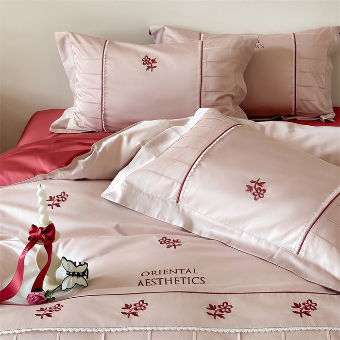 91家纺网 家纺一手货源 找家纺 红番天家居馆 2025新款全棉纯棉贡缎长绒棉手工捏折刺绣蕾丝四件套-觅春 觅春-夹心粉