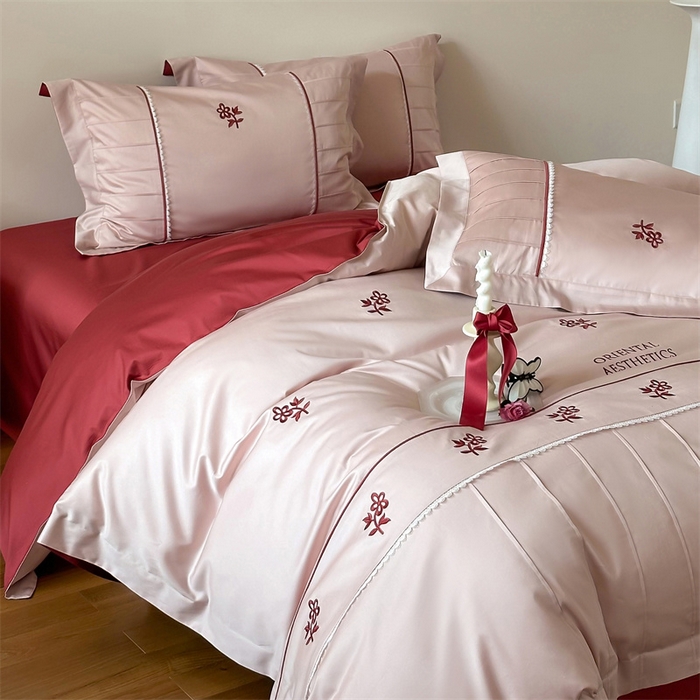 91家纺网 家纺一手货源 找家纺 红番天家居馆 2025新款全棉纯棉贡缎长绒棉手工捏折刺绣蕾丝四件套-觅春 觅春-夹心粉