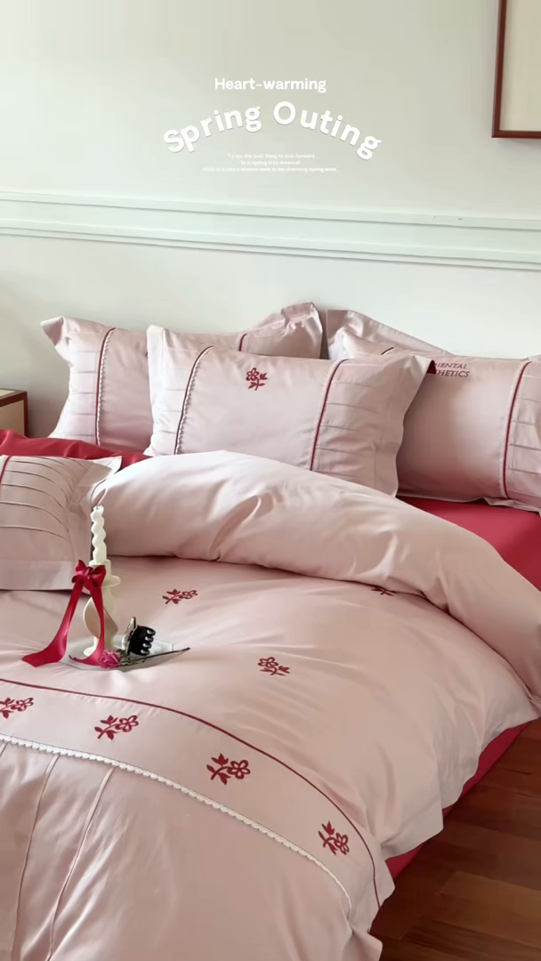91家纺网 家纺一手货源 找家纺 红番天家居馆 2025新款全棉纯棉贡缎长绒棉手工捏折刺绣蕾丝四件套-觅春 觅春-夹心粉