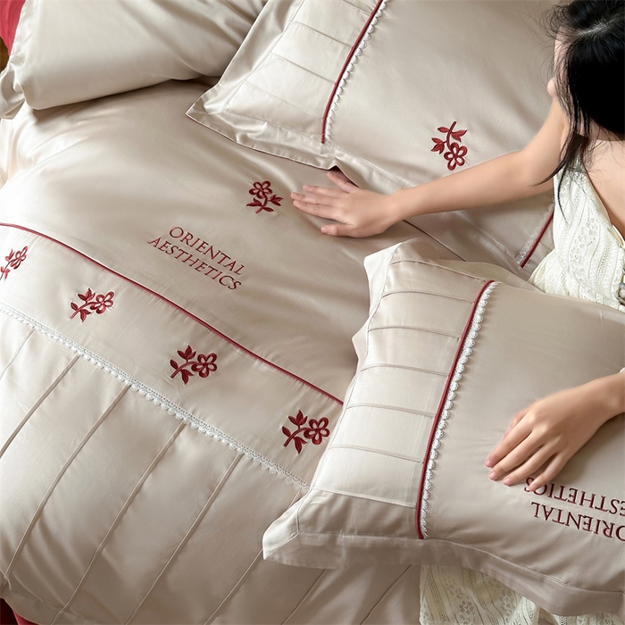 91家纺网 家纺一手货源 找家纺 红番天家居馆 2025新款全棉纯棉贡缎长绒棉手工捏折刺绣蕾丝四件套-觅春 觅春-云朵吐司