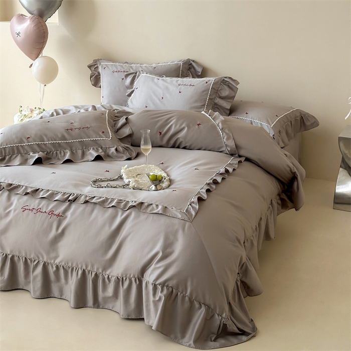 91家纺网 家纺一手货源 找家纺 红番天家居馆 2025新款全棉纯棉贡缎长绒棉法式刺绣花边四件套-蝶梦 蝶梦-星辰灰