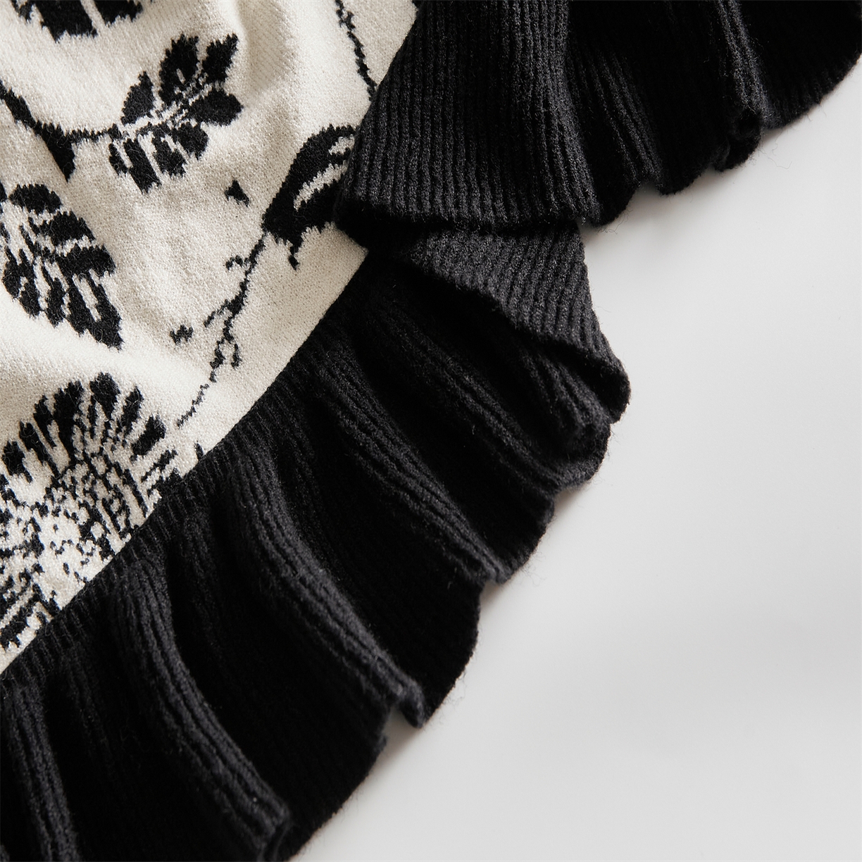 91家纺网 家纺一手货源 找家纺 （总）暖绵绵家纺 2025新款亲肤舒适毯子-古苏【注：最低零售价：毯子154元、抱枕套（不含芯）48元】