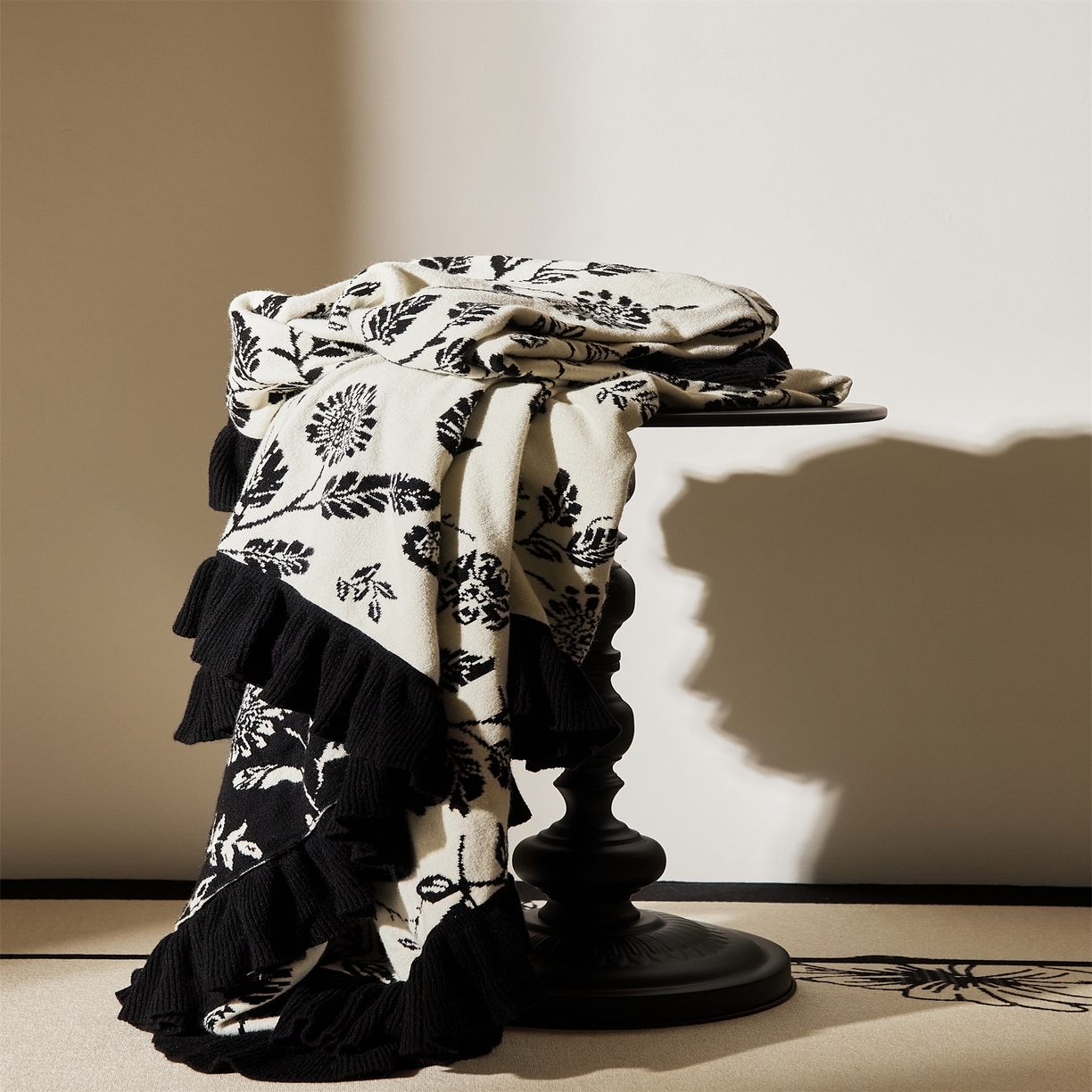 91家纺网 家纺一手货源 找家纺 （总）暖绵绵家纺 2025新款亲肤舒适毯子-古苏【注：最低零售价：毯子154元、抱枕套（不含芯）48元】