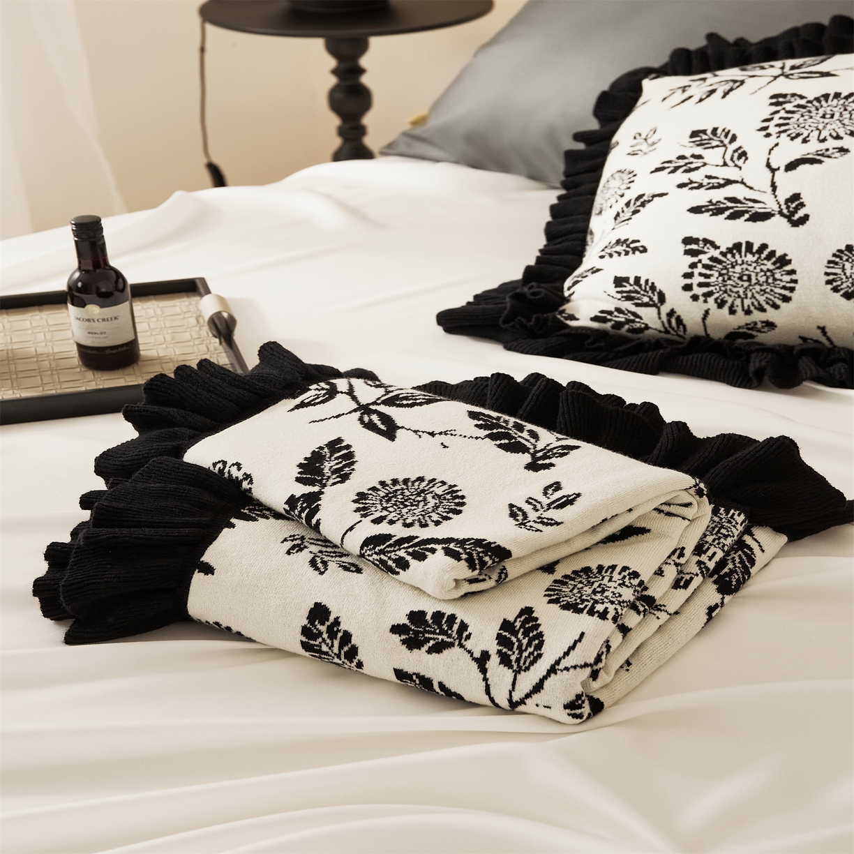 91家纺网 家纺一手货源 找家纺 （总）暖绵绵家纺 2025新款亲肤舒适毯子-古苏【注：最低零售价：毯子154元、抱枕套（不含芯）48元】