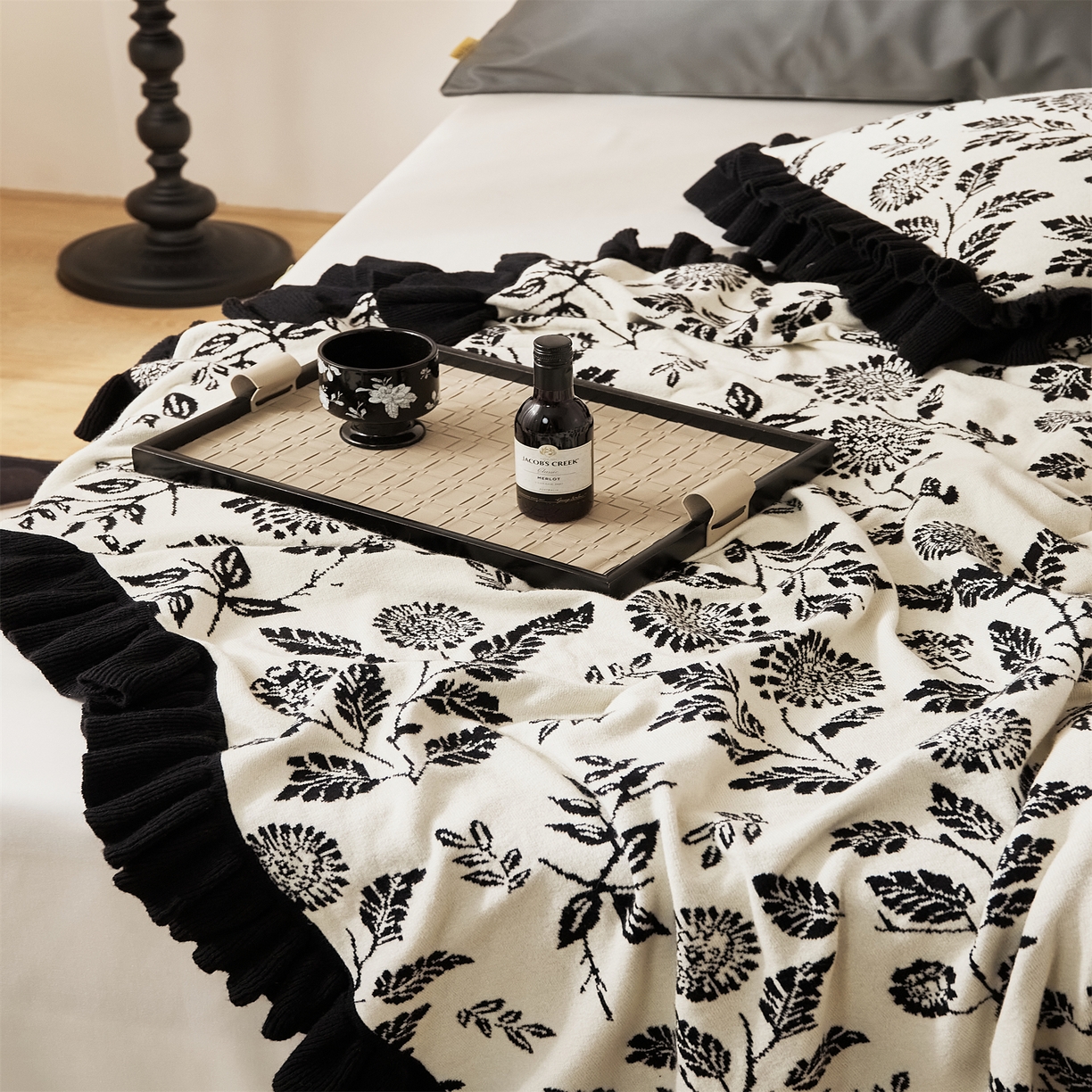 91家纺网 家纺一手货源 找家纺 （总）暖绵绵家纺 2025新款亲肤舒适毯子-古苏【注：最低零售价：毯子154元、抱枕套（不含芯）48元】