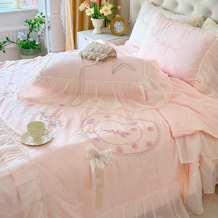 91家纺网 家纺一手货源 找家纺 （总）宅家居 2025新款法式花边浪漫花卉爱心刺绣绗绣床盖夏被夏凉被空调被四件套-玫瑰之恋