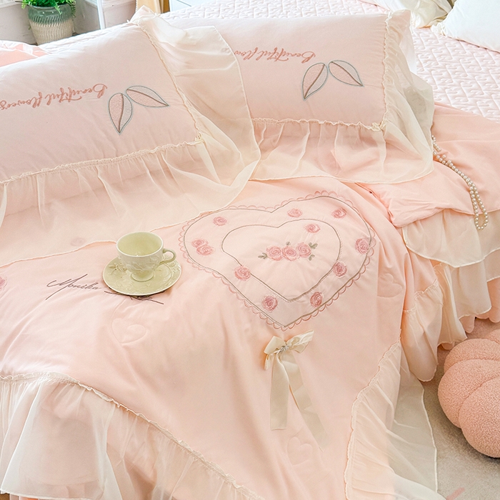 91家纺网 家纺一手货源 找家纺 （总）宅家居 2025新款法式花边浪漫花卉爱心刺绣绗绣床盖夏被夏凉被空调被四件套-玫瑰之恋