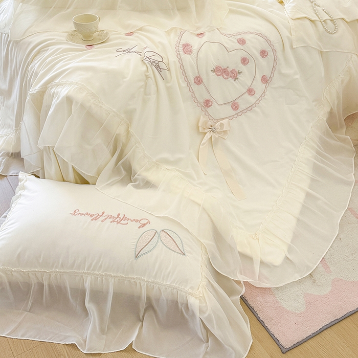91家纺网 家纺一手货源 找家纺 宅家居 2025新款法式花边浪漫花卉爱心刺绣绗绣床盖夏被夏凉被空调被四件套-玫瑰之恋 玫瑰之恋-奶白