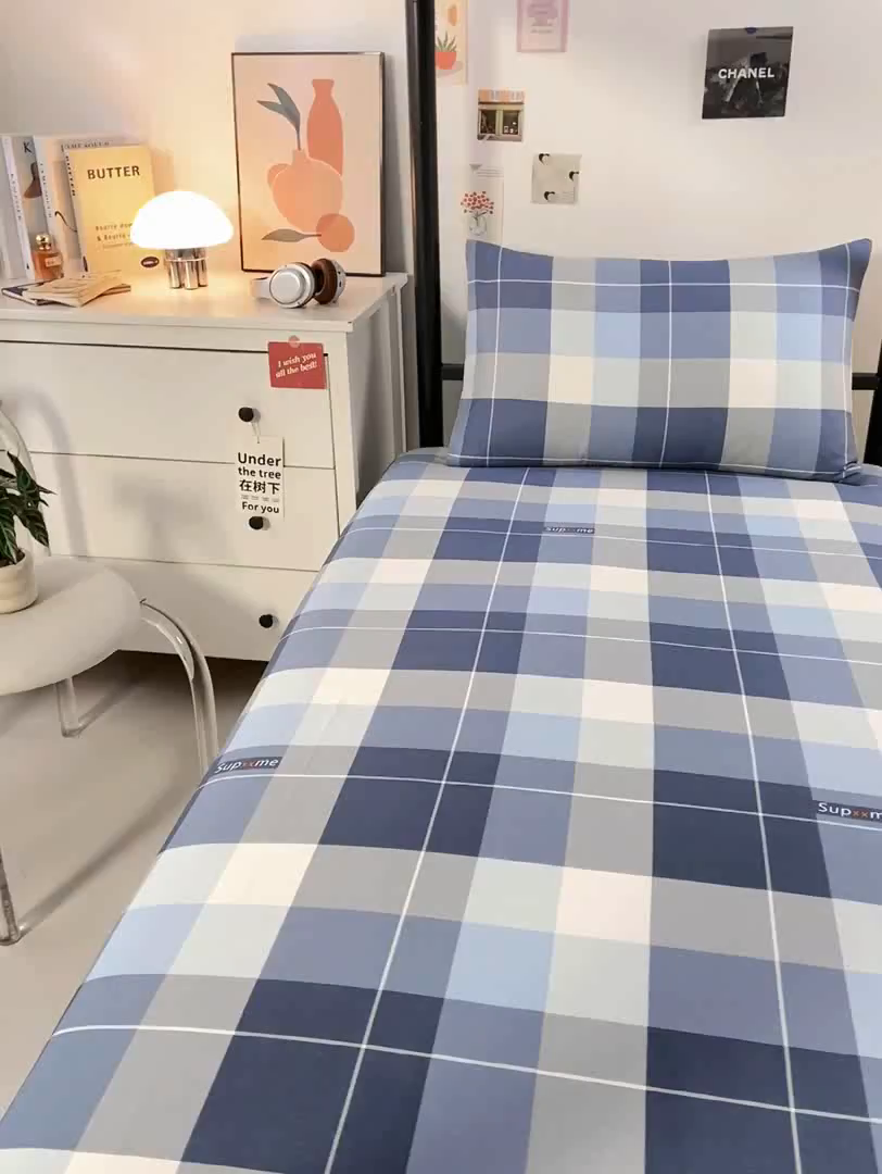 91家纺网 家纺一手货源 找家纺 上学郎家居 2025新款全棉13070学生宿舍三件套单人床床单被套纯棉六件套学生床上用品 风的印记-蓝