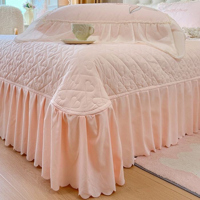 91家纺网 家纺一手货源 找家纺 宅家居 2025新款法式花边浪漫花卉爱心刺绣绗绣床盖夏被夏凉被空调被四件套-玫瑰之恋 玫瑰之恋-粉色