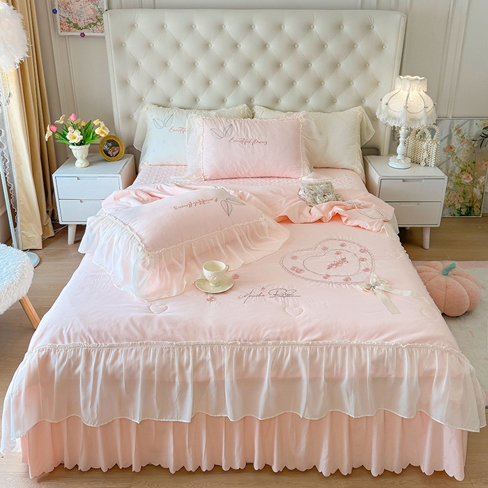 91家纺网 家纺一手货源 找家纺 宅家居 2025新款法式花边浪漫花卉爱心刺绣绗绣床盖夏被夏凉被空调被四件套-玫瑰之恋 玫瑰之恋-粉色