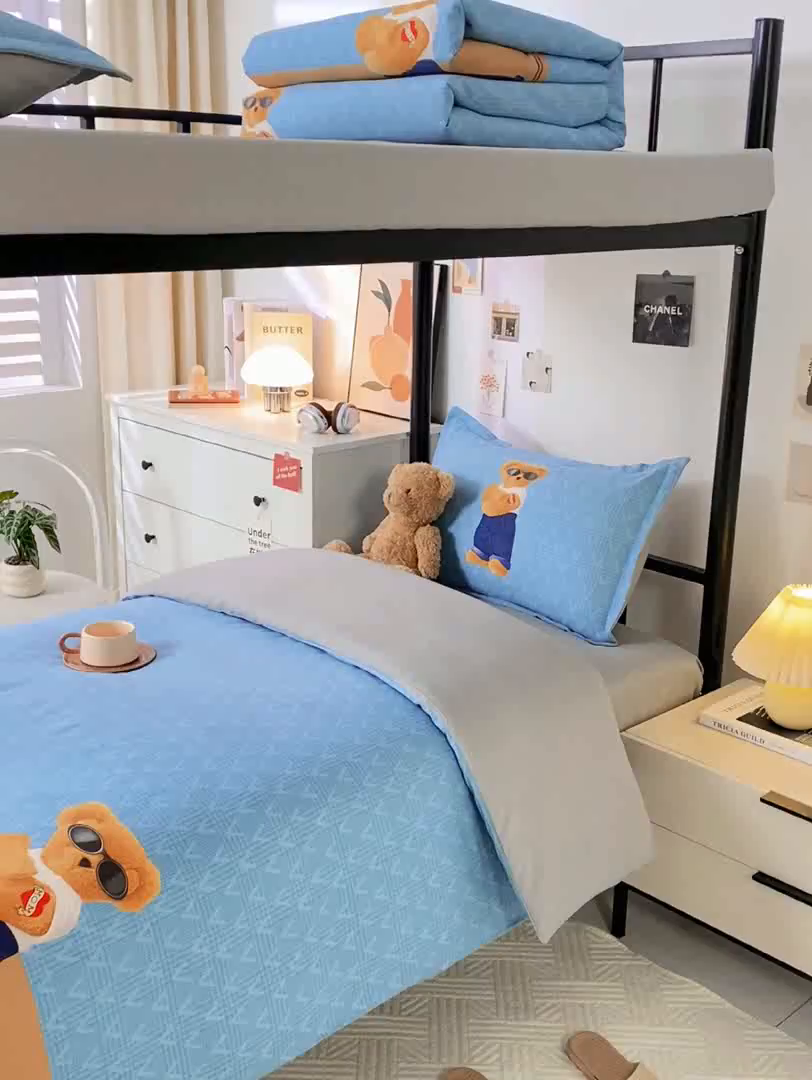 91家纺网 家纺一手货源 找家纺 上学郎家居 2025新款全棉学生宿舍三件套单人床床单被套纯棉六件套学生三件套床上用品 酷酷熊-蓝