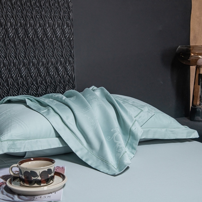 91家纺网 家纺一手货源 找家纺 简约家纺2025新款全棉长绒棉贡缎大提花四件套（礼盒包装款） 雅芙湖水绿